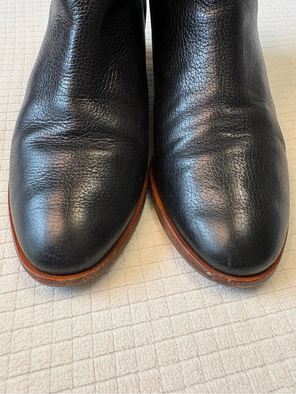 Kate Spade black leather bow accent ankle boots - Picture 2 of 14